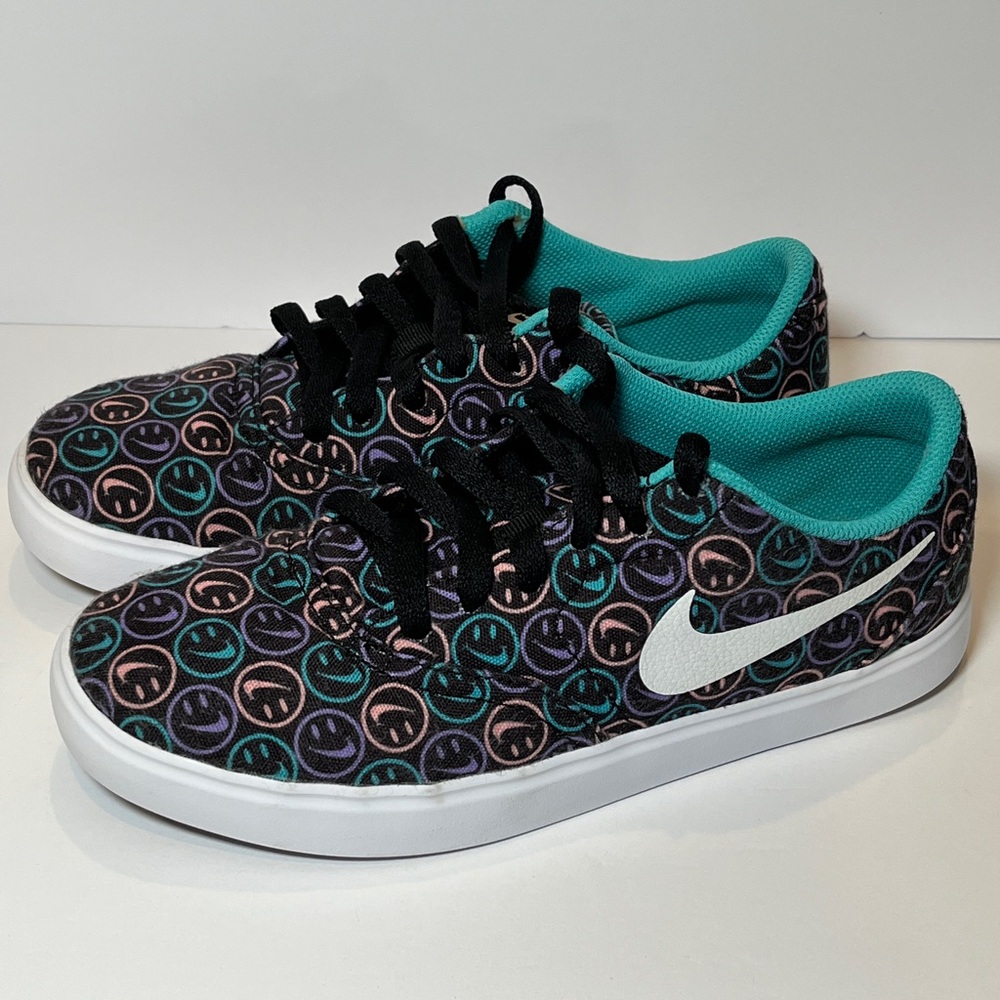Nike Youth SB Canvas Smiley Face Shoes